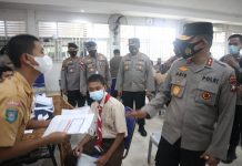 Kapolda Kepri Tinjau Vaksinasi dan Baksos AKPOL 94 di SMKN 1 Batam
