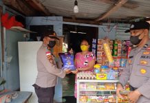 Polsek Bengkong Bagikan Sembako Kepada Warga Terdampak Covid-19