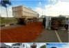Dua Dump Truk Tabrakan, Muatan Tanah Tumpah ke Jalan Raya