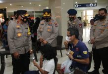 Kapolresta Dampingi Kapolda Tinjau Vaksinasi Serentak Se-Indonesia