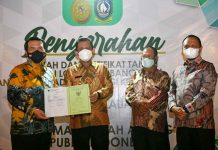read news – Gubernur Serahkan Lahan Kantor PTA Dan PT Kepada Ketua MA