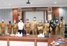 read news – Sekda Lepas 6 PNS Pemko Batam Pensiun