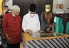 read news – Wawako Amsakar bersama Jemaah Salat Jumat Perdana di Majid Nurul Iman