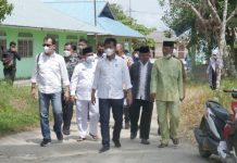 read news – Usai Musrenbang, Rudi Bergegas Salat Jumat di Masjid Jami Nurul Ulum Pulau Karas