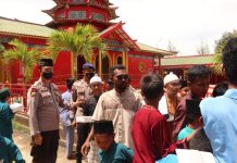 read news – Polresta Bagikan Paket Makanan Ke Jamaah Masjid M. Cengho Bengkong