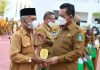 read news – Gubernur Ansar Lepas 12 PNS yang Memasuki Batas Usia Pensiun