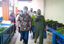 read news – Wagub Marlin Tinjau Tiga Pasar di Batam