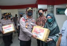 read news – Wakapolresta Bagikan Paket Sembako Kepada Peserta Vaksinasi Booster