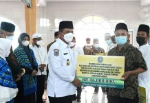 read news – Peringati Isra Miraj di Masjid Al Falah Karimun, Gubernur Serahkan Dana Hibah Rumah Ibadah
