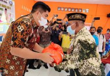 read news – Peringati HUT Ke-5, SMSI dan Plt Bupati Bintan Bagikan Sembako