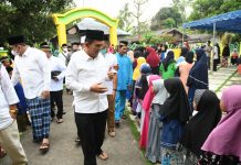 read news – Safari Ramadhan ke Pangkil, Gubernur Ansar Salurkan Dana Zakat dan Bantuan Masker