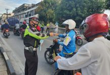 read news – Berkah Ramadhan Sat Lantas Polres Karimun Berbagi Takjil
