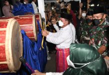 read news – 2 Tahun Ditiadakan, Gubernur Ansar Lepas Pawai Takbir Keliling