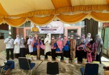 read news – YKI Kepri Bagikan 100 Paket Sembako Bagi Penyintas Kanker