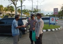 read news – Berkah Ramadhan, Polsek Kawasan Bandara Bagikan Takjil