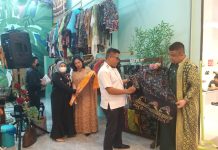 read news – Kadisbudpar Batam Buka Galeri Batik 37