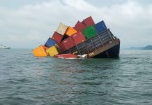 read news – Belasan Kontainer Tujuan Singapura Jatuh ke Laut Perairan Karimun