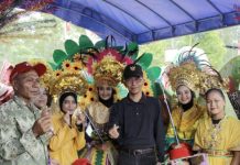 read news – Semarak HUT RI di Seidaun Seibeduk Diramaikan Perlombaan Panjat Pinang