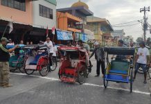 read news – Kemeriahan Lomba Becak di Belakang Padang