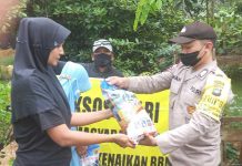 read news – Lansia dan Warga Kurang Mampu di Batuampar dapat Bantuan Sembako