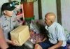read news – Polsek Bulang Salurkan Bantuan Sembako ke Warga