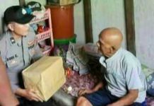 read news – Polsek Bulang Salurkan Bantuan Sembako ke Warga