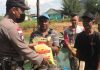 read news – Nelayan di Bengkong Dapat Bantuan Beras dari Polsek Bengkong