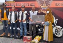 read news – Hidupkan UMKM, Rombongan Motor Besar Bakalan Tour ke Bintan Ketua HDCI Provinsi Kepulauan Riau, Taba Iskandar, (ketiga dari kiri) saat pembukaan HDCI Kepri Bike Festival 2022 yang resmi dibuka di Mal Botania 2, Jumat (28/10/2022). (Foto : abyaqsa ra - batamtv.com)