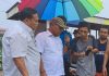 read news – Inilah Dampak Pelebaran Jembatan Tiban Kampung Anggota DPRD Batam, Hendrik (tengah bertopi pet) saat meninjau langsung lokasi banjir akibat dampak pelebaran jembatan Tiban Kampung Kamis (6/10/2022) (F: : abyaqsa ra - batamtv.com)