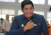 read news- Roby Kurniawan Siap Selesaikan Tugas hingga 2024 Bupati definitif Kabupaten Bintan, Roby Kurniawan yakin dan berniat menyelesaikan masa jabatan bupati hingga 2024. Dia berharap bisa mengikuti jejak sang ayah Ansar Ahmad dalam membangun Bintan lebih baik. (F: dwi susilo-batamtv.com)