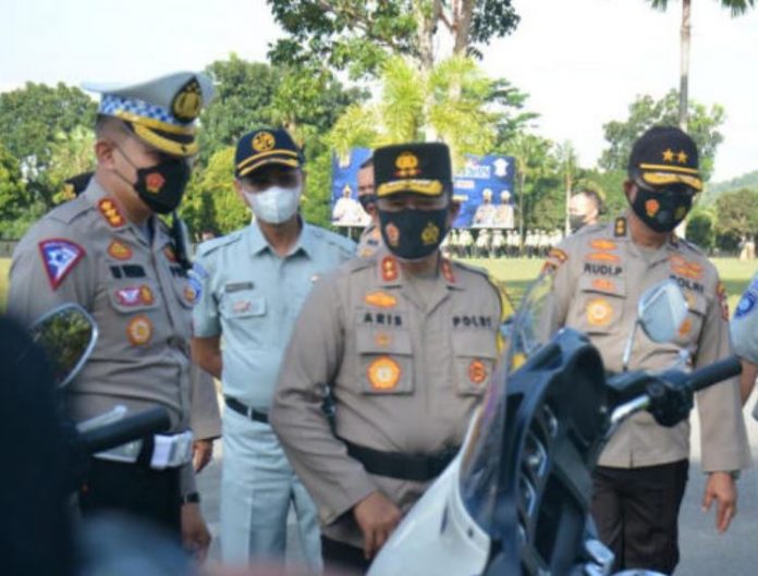 Dalam rangka mewujudkan keamanan keselamatan ketertiban dan kelancaran berlalulintas, serentak jajaran Polda di Indonesia menggelar operasi lalulintas. Dirlantas Polda Kepri, Kombes Tri Yulianto (kiri) menyebut Operasi sendiri berlangsung  03 s/d 16 Oktober 2022. (F; muh amin-batamtv.com)