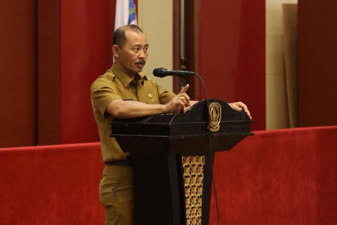Sekdaprov Kepri Adi Prihantara membuka secara resmi Forum Group Discussion (FGD)  Penyusunan Manajemen Resiko pada Organisasi Perangkat Daerah (OPD) di lingkungan Pemerintah Provinsi Kepulauan Riau, 18-19 Oktober 2022. (F: dwi susilo - batamtv.com)