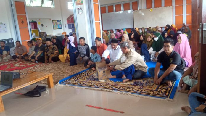 Kegiatannya  parenting school yang diikuti orang tua walimurid merupakan momen silahturahim orangtua dan guru serta tempat belajar orangtua dan guru dalam mendidik anak-anak. Acara  berlangsung Sabtu (8/10/2022) di SD Juara Batam. (F: muhammad amin-batamtv.com)