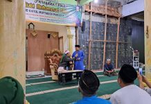 read news – Maulid Nabi Muhammad di Masjid Baitul Muttaqien Diselingi Dialog dengan Remaja Masjid Ustadz Marsapwan bin Abdul Wahab saat berdialog dengan salah satu remaja masjid dalam Peringatan Maulid Nabi Muhammad SAW, Senin (24/10/2022) (Foto : muhammad amin - batamtv.com)