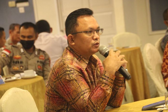 Kepala Perwakilan Ombudsman RI Provinsi Kepulauan Riau , Dr Lagat Siadari menegaskan pemerintah seharusnya bisa memastikan ketersediaan air bersih selama 24 jam, Rabu (26/10/2022). (Foto : muhammad amin - batamtv.com)