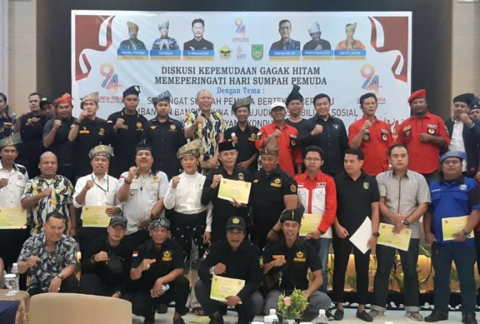 Para peserta diskusi kebangsaan peringati Hari Sumpah Pemuda tahun 2022 dilaksanakan di Beverly Hotel Batam pada, Rabu (26/10/2022) oleh Gagak Hitam. (Foto: muhammad amin - batamtv.com)