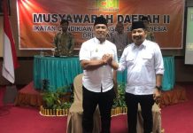 read news – Diky Wijaya Komandoi ICMI Batam Masa Bakti 2022–2027 Diky Wijaya (kanan) resmi menjabat Ketua ICMI Batam, masa bakti 2022–2027. (foto : muhammad amin - batamtv.com)