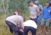 read news – Heboh Warga Tak Sadarkan Diri di Hutan Dam Duriangkang Warga yang pingsan di Hutan dam Duriangkang, dibantu oleh Polsek Seibeduk, Kota Batam, Senin (31/10/2022) (Foto : muhammad amin)