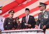 read news – HUT ke 77, Tingkat Kepercayaan Masyarakat ke TNI Capai 93% Kepala Staf Komando Gabungan Wilayah Pertahanan I , Mayjen TNI Lismer Lumban Siantar (kanan) usai menjadi , bertindak sebagai inspektur upacara Peringatan HUT ke-77 TNI Tingkat Provinsi Kepri, (5/10/2022) di Tanjungpinang. (F: dwi susilo-batamtv.com)