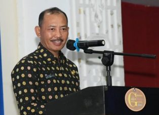 Sekretaris Daerah Kepulauan Riau, Adi Prihantara memastikan akan mengusulkan pembentukan kawasan pertanian terpadu menjadi prioritas di APBD tahun 2022.Hal itu disampaikan di Kantor DPRD Kepri, Senin (17/10/2022). (Foto: Dwi Susilo - batamtv.com) Sekretaris Daerah Kepulauan Riau, Adi Prihantara memastikan akan mengusulkan pembentukan kawasan pertanian terpadu menjadi prioritas di APBD tahun 2022.Hal itu disampaikan di Kantor DPRD Kepri, Senin (17/10/2022). (Foto: Dwi Susilo - batamtv.com)