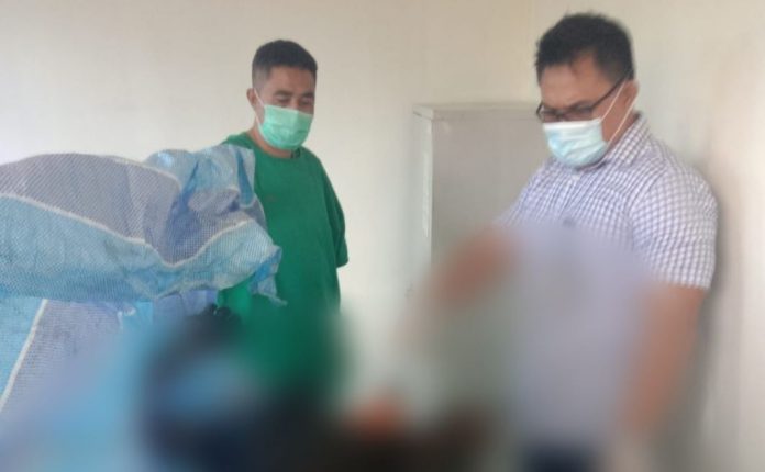 Kondisi salah satu korban tewas, diantara  2 orang pekerja yang  meninggal saat berada di rumahsakit. keduanya tewas dalam ledakan kapal di PT Marcopolo,   Kamis (20/10/2022)  (Foto : muhammad amin - batamtv.com)
