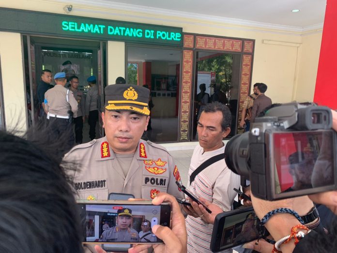 Kabid Humas Polda Kepri, Kombes Pol Harry Goldenhardts, saat memberikan keterangan pers di Mapolda Kepri, Jumat (28/10/2022) (Foto : muhammad amin - batamtv.com)