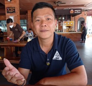Apresiasi diberikan oleh Anggota DPRD Batam dari Fraksi Demokrat-PSI, Tqn A Tie atas terselenggaranya diskusi kebangsaan di Beverly Hotel Batam pada, Rabu (26/10/2022) oleh Gagak Hitam . (Foto : abyaqsa ra - batamtv.com) Apresiasi diberikan oleh Anggota DPRD Batam dari Fraksi Demokrat-PSI, Tqn A Tie atas terselenggaranya diskusi kebangsaan di Beverly Hotel Batam pada, Rabu (26/10/2022) oleh Gagak Hitam . (Foto : abyaqsa ra - batamtv.com)