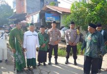 read news – Peletakan Batu Pertama Pondok Pesantren Hasyim Asy’ari MWCNU di Bengkong Kapolsek Bengkong Iptu Mardalis (keempat dari kiri) saat peletakan batu pertama Pondok Pesantren Hasyim Asy’ari MWCNU di Kelurahan Sadai, Kecamatan Bengkong, Batam, Ahad (13/11/2022) (Foto : muhammad amin - batamtv _)