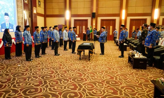Setdaprov Kepri, Adi Prihantara ingatkan ASN di Kepri wajib untuk mengedepankan pelayanan ke masyaralat. (Foto : dwi susilo - batamtv.com)
