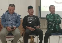 read news – Imam Tohari Pimpin Forkom Sejatim Kota Batam (Dari kiri) Ketua terpilih Forkom Sejatim, Imam Tohari, Bambang Yulianto dan Samidin. dalam Mubes 2 yang berlangsung di PIH Minggu (20/11/2022) (Foto : muhammad amin - batamtv.com)