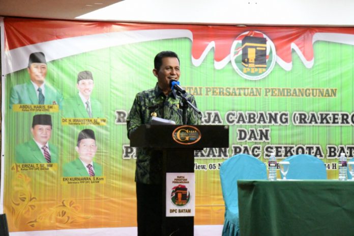 Gubernur Kepri, Ansar Ahmad saat membuka Rakorcab  ke 3 Partai Persatuan Pembangunan (PPP) Kota Batam bertempat di Hotel Golden View, Bengkong, Kota Batam, Sabtu (05/11). (Foto : muhammad amin - batamtv.com)