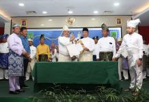 read news – Pelantikan Pengurus Ikatan Keluarga Rokan Hilir Digelar Walikota Batam , HM Rudi (ketiga dari kanan) saat pelantikan Pengurus IKROHIL Batam di Bengkong, Minggu (30/10/2022) pagi. (Foto : abyaqsa ra - batamtv.com)