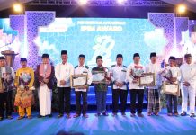 read news – Imam Masjid Istiqlal Jakarta Isi Ceramah Maulid Nabi Muhammad di Batam Pemberian Anugerah IPIM Award dalam rangka Milad IPIM Ke-18 kepada tokoh yang berhasil membangun IPIM Kota Batam oleh HM Rudi (Senin (31/10/2022). (Foto : muhammad amin - batamtv.com)