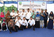 read news – Walikota Batam Resmikian Pembangunan Tiga Kelurahan melalui PSPK Walikota Batam, HM Rudi saat bersama warga saat Peresmian dan penyerahan sarana umum PSPK Kecamatan Seibeduk, Rabu ()2/11/2022) (Foto : muhammad amin - batamtv.com)